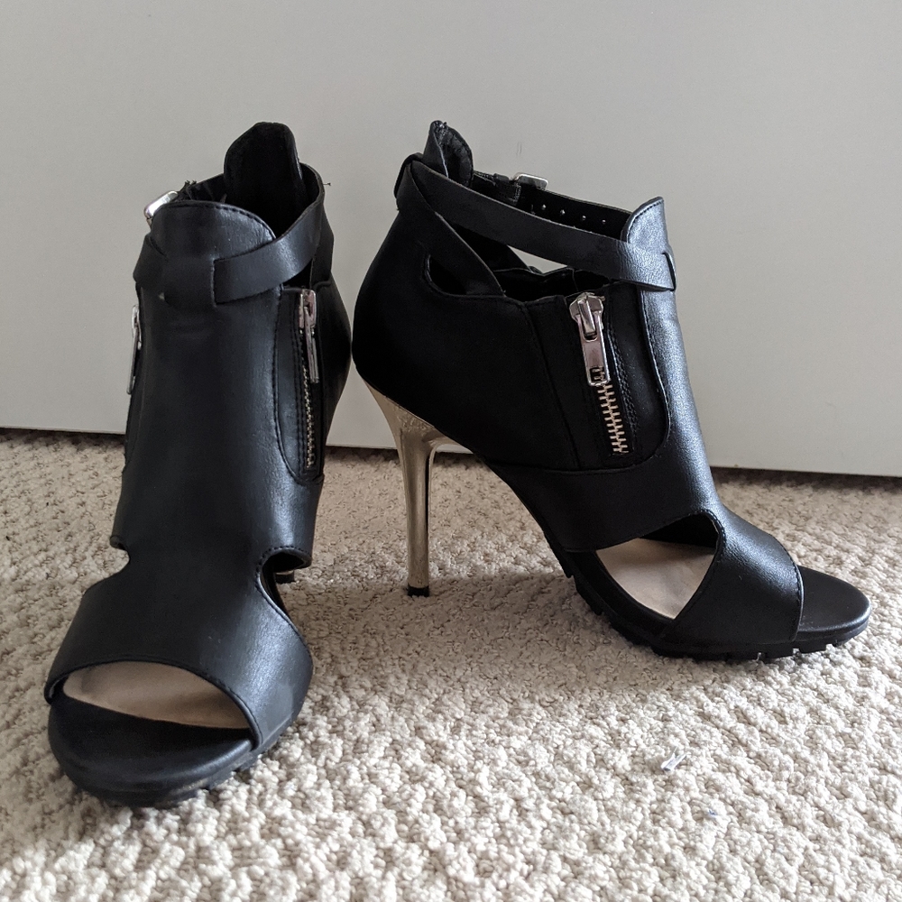 Forever 21 cutout heels. Sz 7